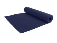 Dunkelblaue, teilweise ausgerollte Matte aus Stoff auf weißem Hintergrund.