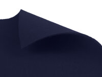 Dunkelblaues Blatt Papier mit leicht strukturierter Oberfläche, dessen obere linke Ecke nach oben umgeknickt ist, auf weißem Hintergrund.