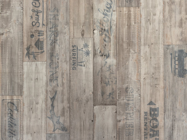 Verschiedene Muster von Vinylbodenbelägen sind zu sehen, die übereinandergelegt sind. Die Muster reichen von grauer Steinoptik, Holzoptik in verschiedenen Farbtönen, einem Schachbrettmuster in Schwarz-Weiß bis hin zu Designs mit grafischen Elementen und Schriftzügen auf hellem Holz.