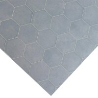 Hellblaue Fliesen mit sechseckigem, wabenartigem Muster; die Fugen sind heller und betonen die geometrische Anordnung der Fliesen.
